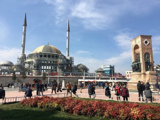 Taksim Cumhuriyet Anıtı